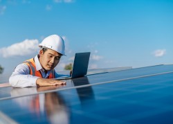 Khoảng trống trong cơ chế khuyến khích điện mặt trời mái nhà ở Việt Nam