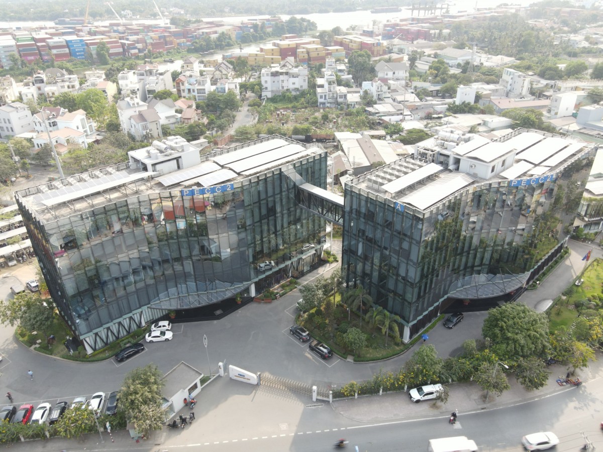 Áp lực cung ứng điện mùa nắng nóng và lời giải từ công trình xanh PECC2 Innovation Hub