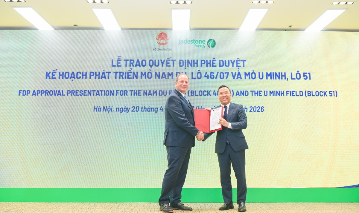 Ký kết và trao các văn kiện dự án phát triển mỏ Nam Du - U Minh