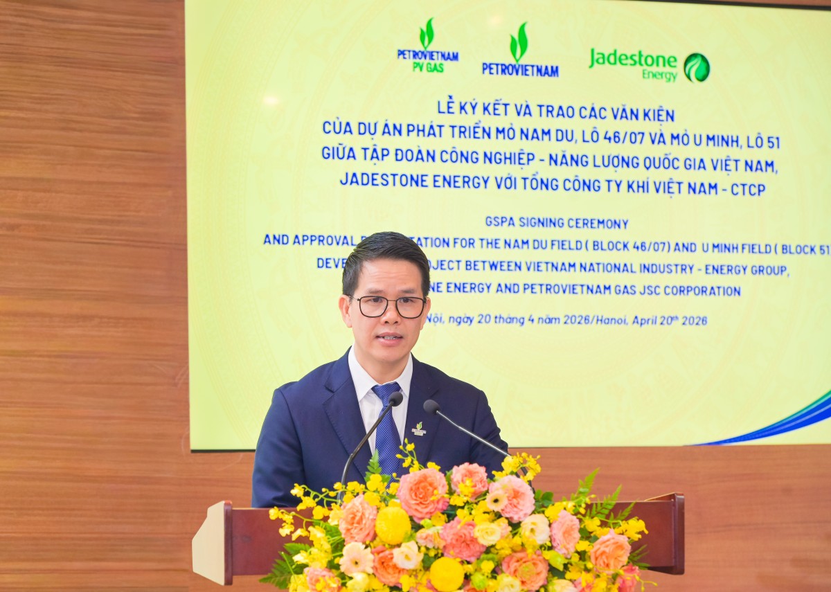 Ký kết và trao các văn kiện dự án phát triển mỏ Nam Du - U Minh