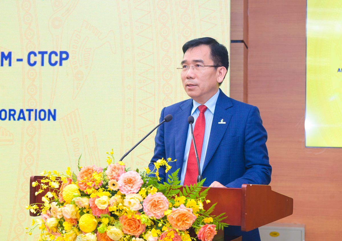 Ký kết và trao các văn kiện dự án phát triển mỏ Nam Du - U Minh