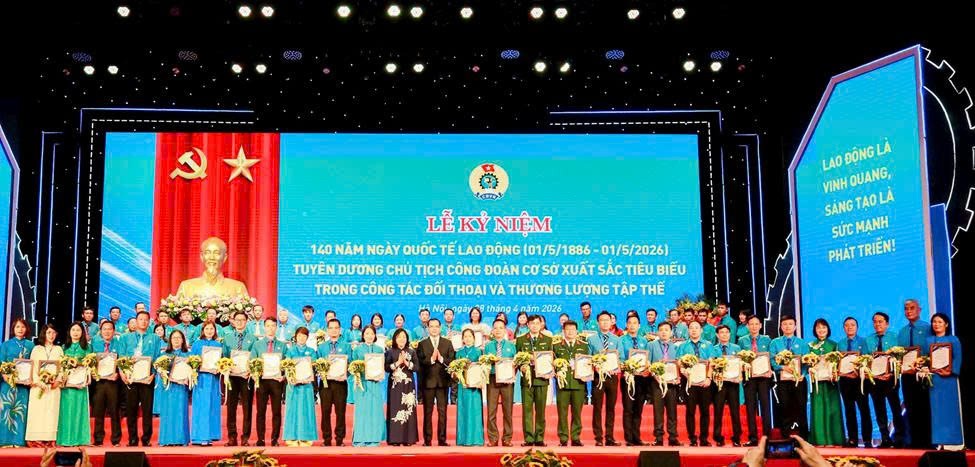 Tấm gương Chủ tịch Công đoàn xuất sắc tiêu biểu toàn quốc - Một hành trình giữ lửa niềm tin