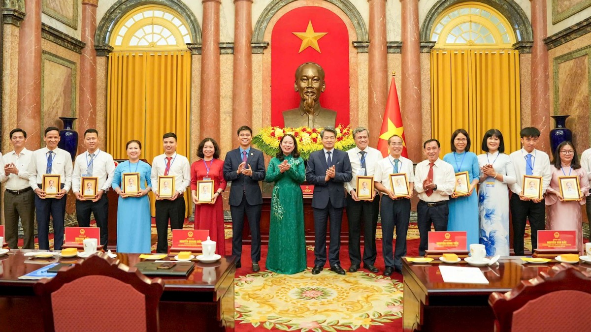 Tấm gương Chủ tịch Công đoàn xuất sắc tiêu biểu toàn quốc - Một hành trình giữ lửa niềm tin