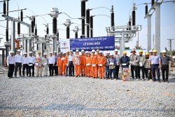 Ngành điện sát cánh cùng người lao động trên các công trường thi công xuyên lễ 30/4-1/5