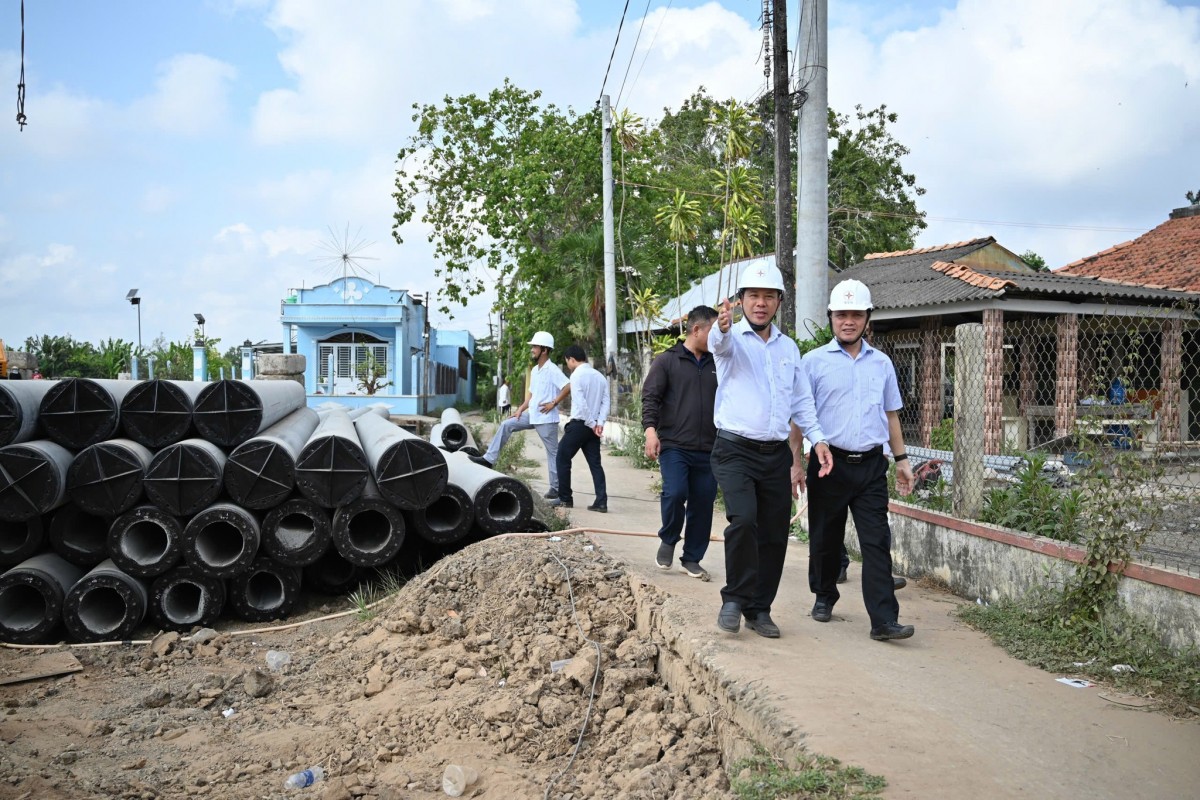 Ngành điện sát cánh cùng người lao động trên các công trường thi công xuyên lễ 30/4-1/5
