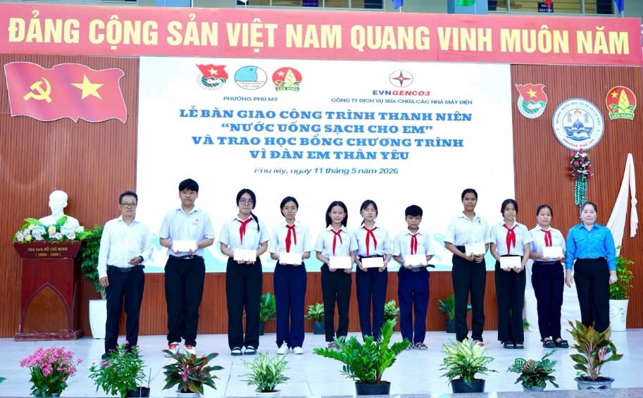 Công ty EPS bàn giao công trình thanh niên ‘Nước sạch cho em’