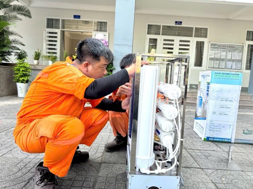 Công ty EPS bàn giao công trình thanh niên ‘Nước sạch cho em’
