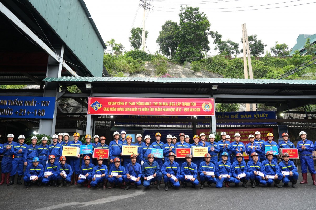 Tổng giám đốc TKV kiểm tra sản xuất, động viên người lao động Than Thống Nhất