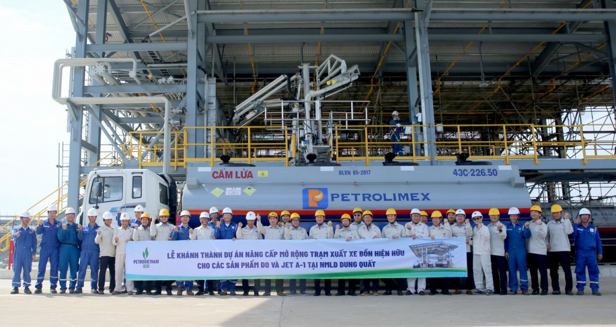 Nhà máy Lọc dầu Dung Quất tăng 45% năng lực xuất sản phẩm bằng đường bộ Nhà máy Lọc dầu Dung Quất tăng 45% năng lực xuất sản phẩm bằng đường bộ