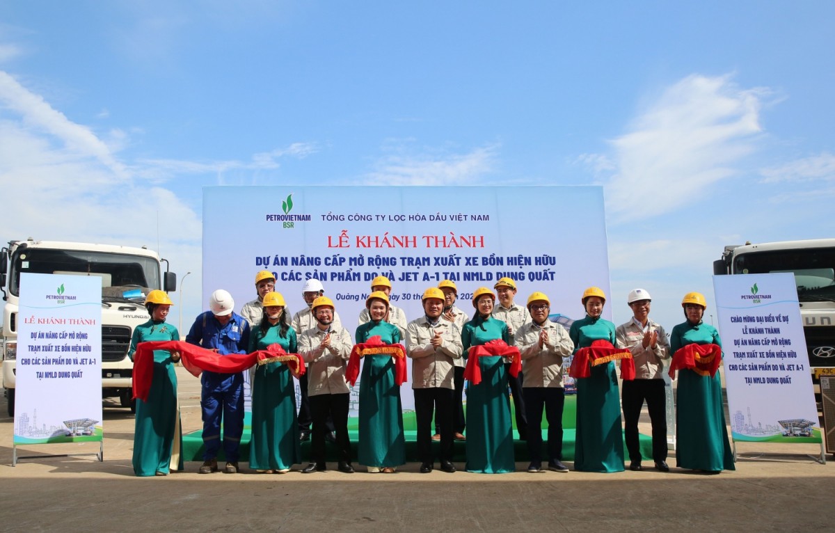 Nhà máy Lọc dầu Dung Quất tăng 45% năng lực xuất sản phẩm bằng đường bộ Nhà máy Lọc dầu Dung Quất tăng 45% năng lực xuất sản phẩm bằng đường bộ