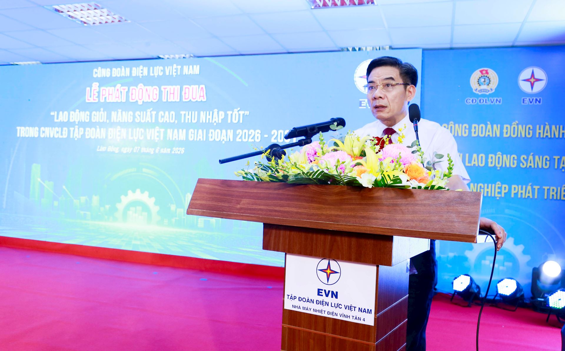 EVN phát động phong trào thi đua ‘Lao động giỏi, năng suất cao, thu nhập tốt’ giai đoạn 2026-2031