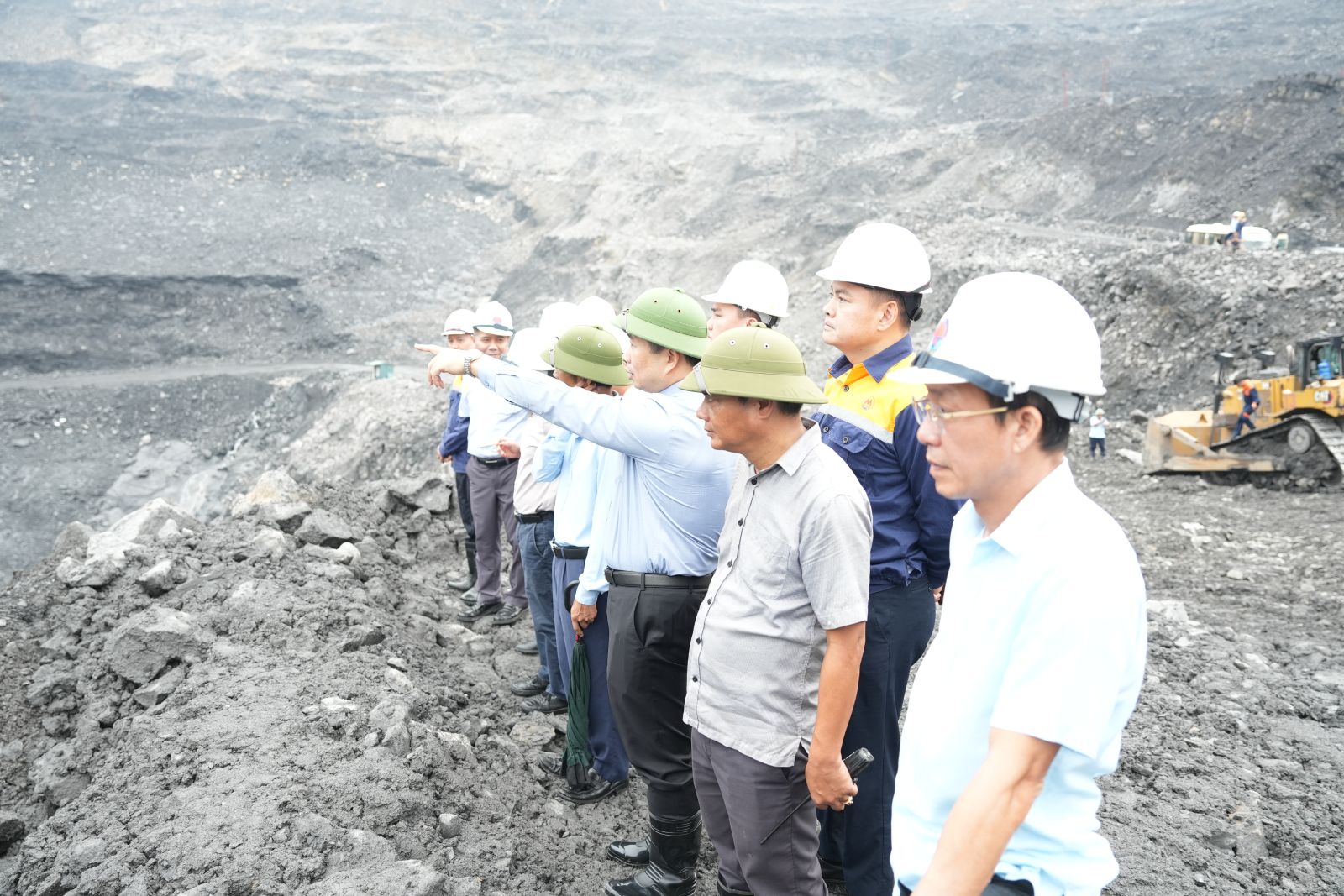 Lãnh đạo TKV kiểm tra sản xuất than lộ thiên và làm việc với Than Cao Sơn