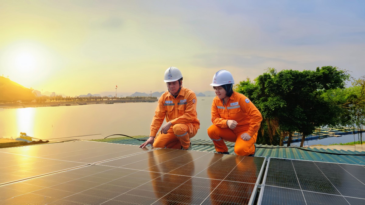 Công ty Điện lực Quảng Ninh đồng hành cùng khách hàng phát triển điện mặt trời mái nhà Công ty Điện lực Quảng Ninh đồng hành cùng khách hàng phát triển điện mặt trời mái nhà
