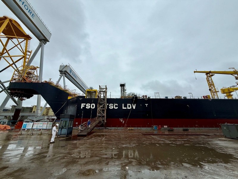 Đặt tên, bàn giao Kho nổi chứa và xuất dầu thô FSO PTSC Lạc Đà Vàng