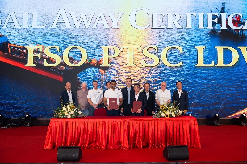 Đặt tên, bàn giao Kho nổi chứa và xuất dầu thô FSO PTSC Lạc Đà Vàng