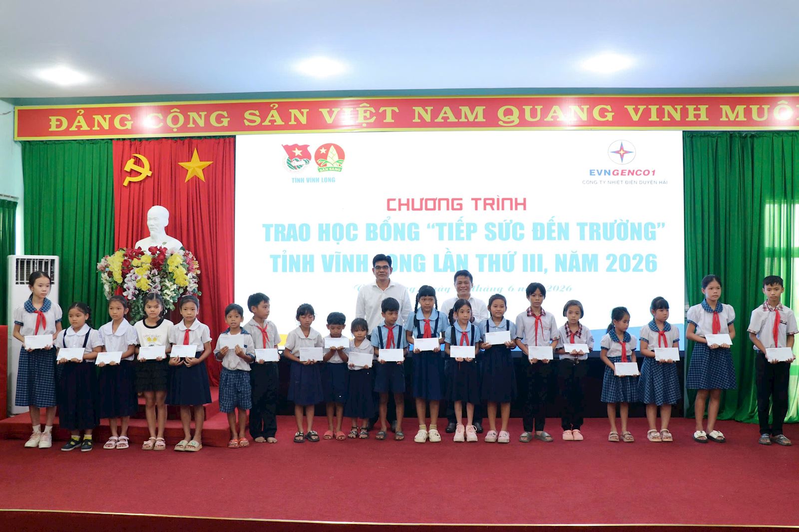 Công ty Nhiệt điện Duyên Hải chắp cánh tương lai từ những suất học bổng nghĩa tình