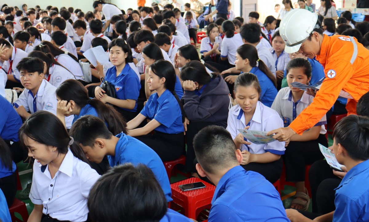 Các công ty điện lực phía Nam tiếp tục phong trào tiết kiệm điện, tối ưu chi phí