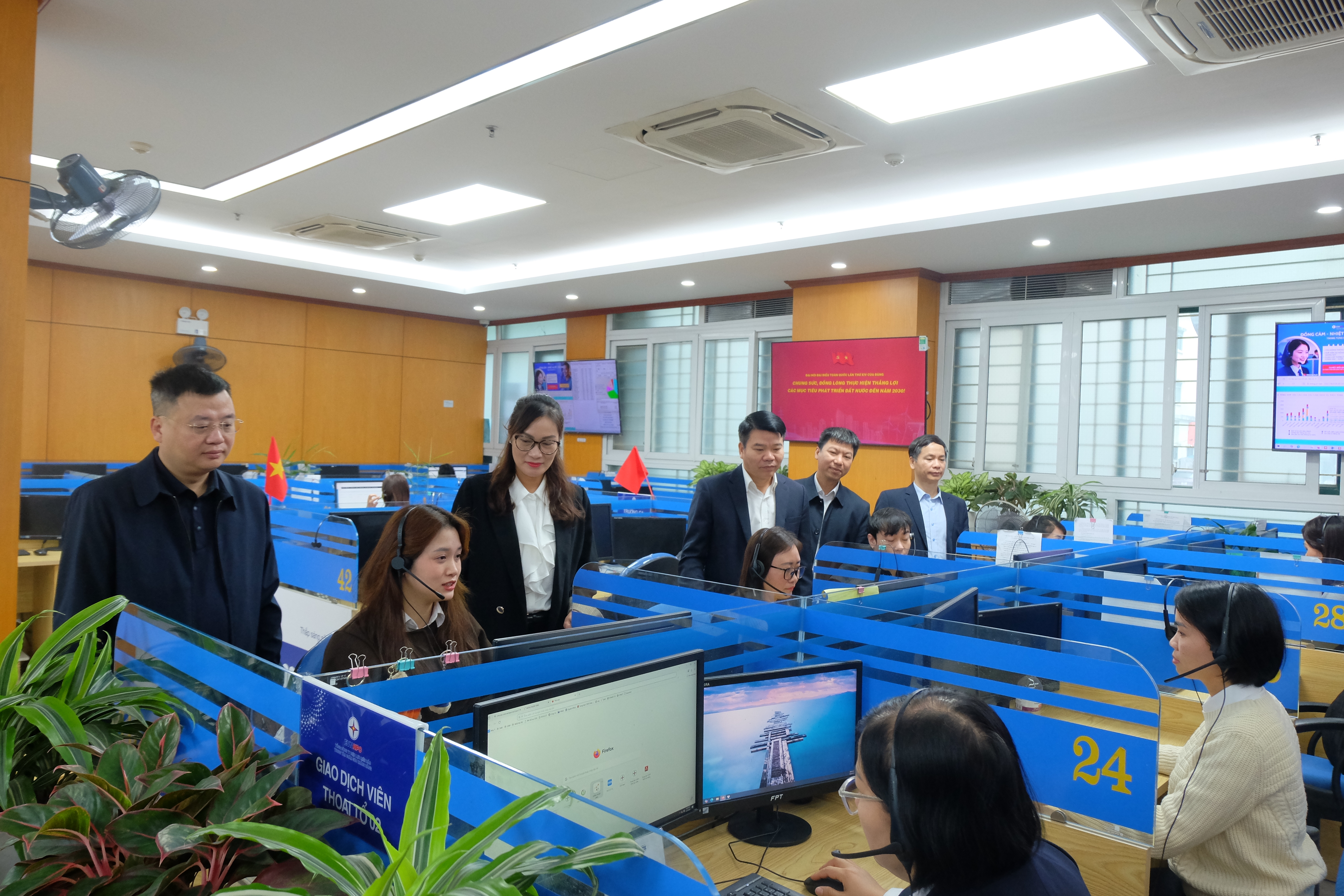 Trung tâm Chăm sóc khách hàng EVNNPC - 11 năm bền bỉ kết nối niềm tin