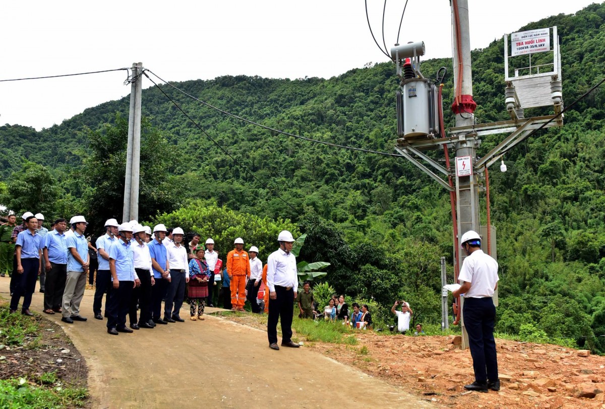 Lai Châu hoàn thành mục tiêu 100% thôn, bản có điện lưới quốc gia Lai Châu hoàn thành mục tiêu 100% thôn, bản có điện lưới quốc gia