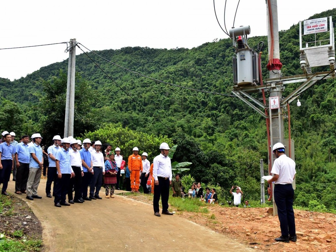 Lai Châu hoàn thành mục tiêu 100% thôn, bản có điện lưới quốc gia