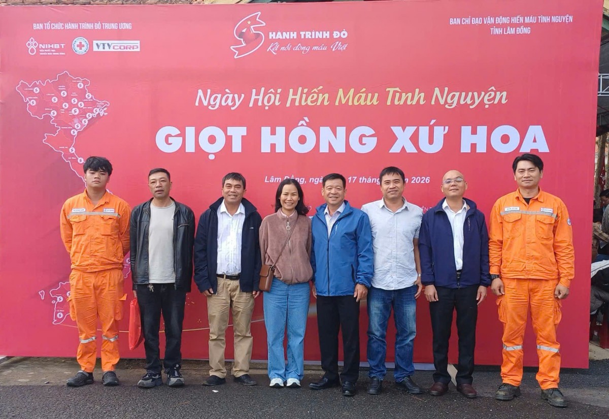 Mười năm người thợ điện Công ty Điện lực Lâm Đồng viết tiếp hành trình của sự sống Mười năm người thợ điện Công ty Điện lực Lâm Đồng viết tiếp hành trình của sự sống