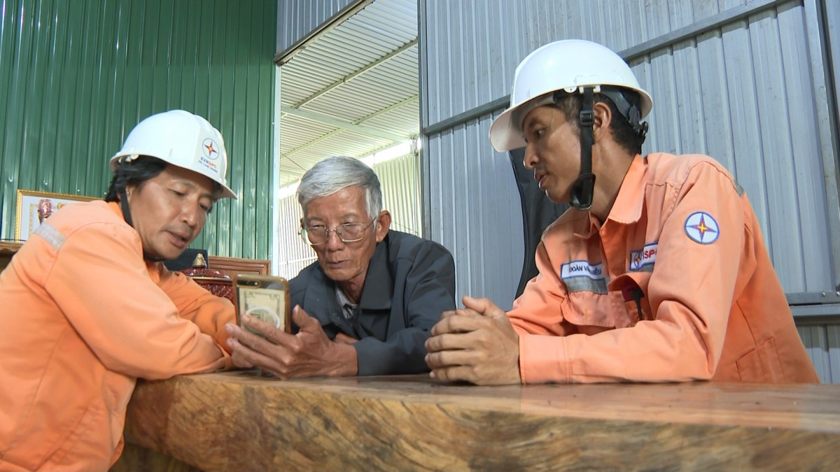 Điện lưới quốc gia góp phần thay đổi diện mạo xã biên giới Đắk Wil (tỉnh Lâm Đồng) Điện lưới quốc gia góp phần thay đổi diện mạo xã biên giới Đắk Wil (tỉnh Lâm Đồng)