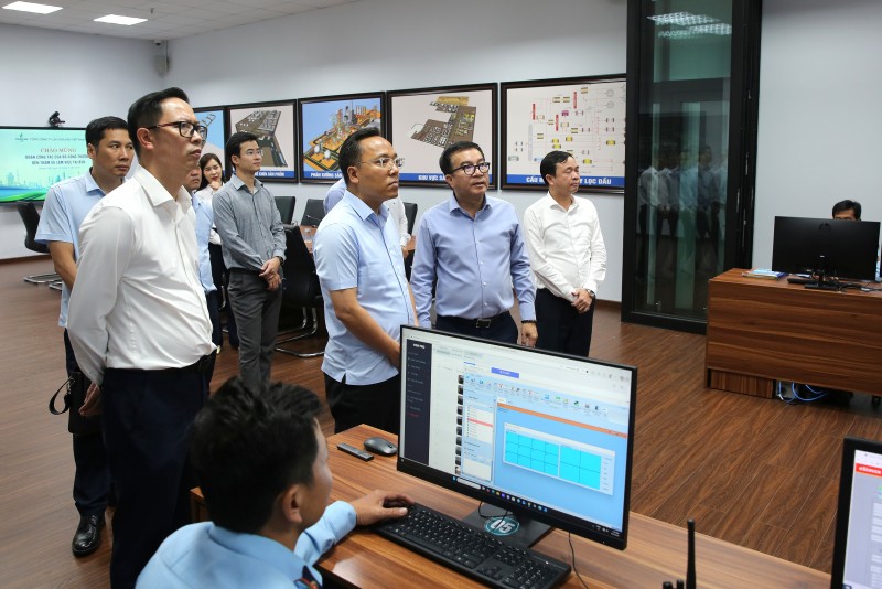 Lãnh đạo Bộ Công Thương làm việc với Tổng công ty Lọc hóa dầu Việt Nam (BSR) Lãnh đạo Bộ Công Thương làm việc với Tổng công ty Lọc hóa dầu Việt Nam (BSR)
