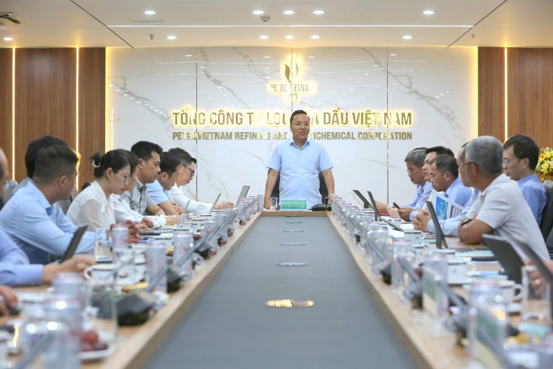 Lãnh đạo Bộ Công Thương làm việc với Tổng công ty Lọc hóa dầu Việt Nam (BSR) Lãnh đạo Bộ Công Thương làm việc với Tổng công ty Lọc hóa dầu Việt Nam (BSR)