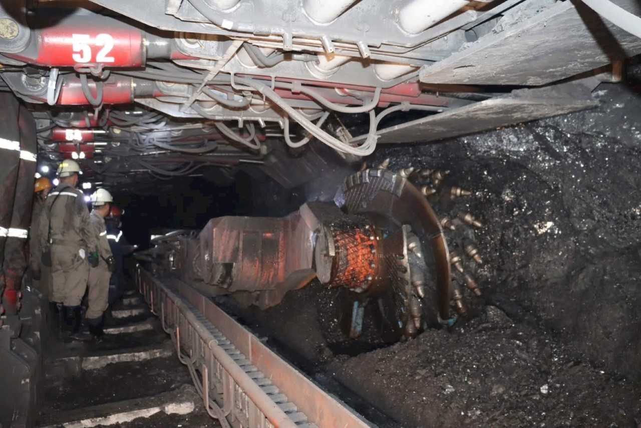 Công ty Than Hạ Long giữ nhịp sản xuất ở lò chợ cơ giới hóa IV-9-46 Công ty Than Hạ Long giữ nhịp sản xuất ở lò chợ cơ giới hóa IV-9-46