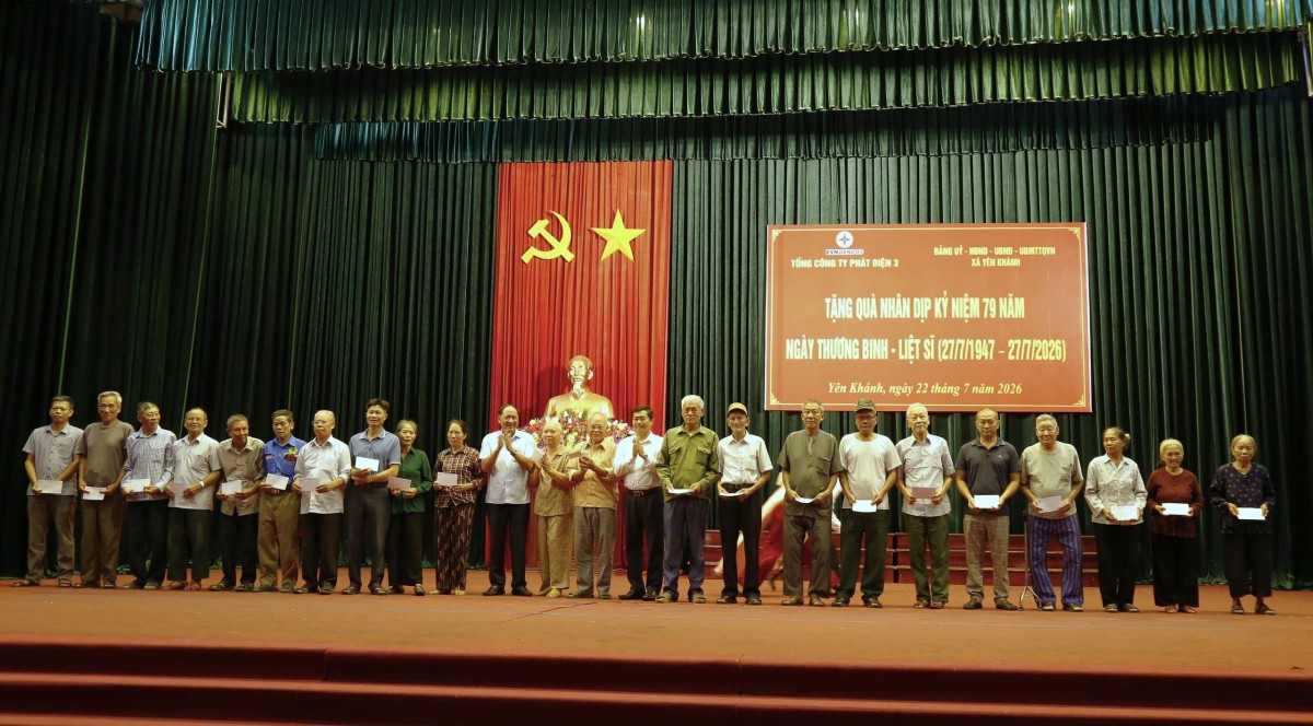 Tổng Công ty Phát điện 3 trao 947 phần quà tri ân tại tỉnh Ninh Bình nhân ngày Thương binh - Liệt sĩ