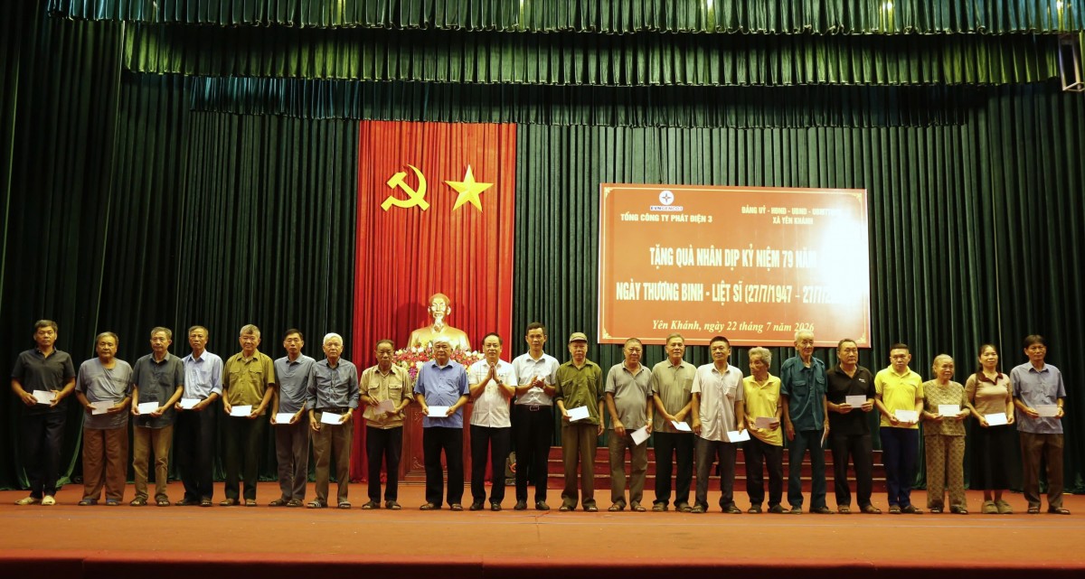 Tổng Công ty Phát điện 3 trao 947 phần quà tri ân tại tỉnh Ninh Bình nhân ngày Thương binh - Liệt sĩ