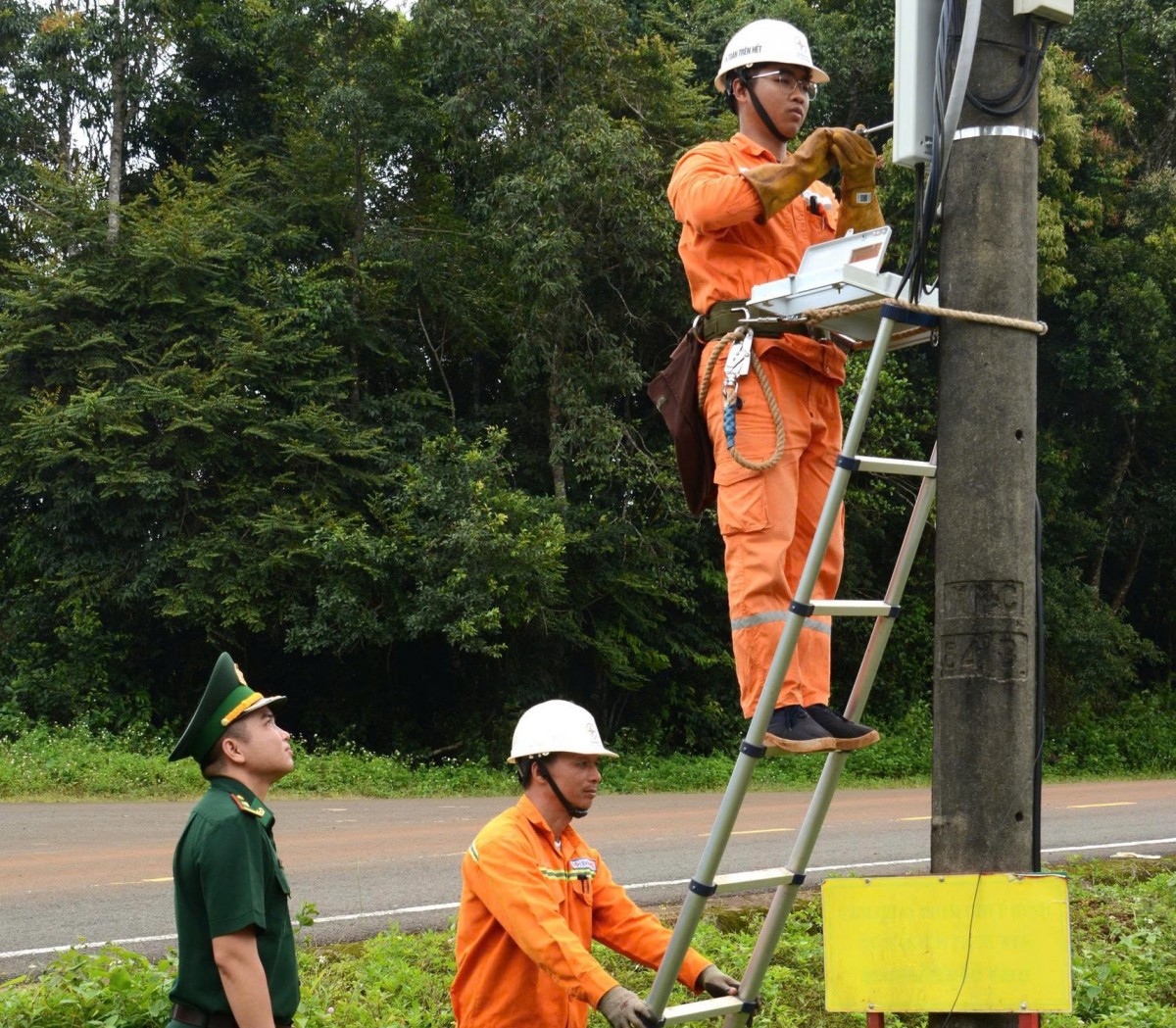 Lâm Đồng - Lưới điện quốc gia tạo động lực bứt phá nơi dải đất biên cương Lâm Đồng - Lưới điện quốc gia tạo động lực bứt phá nơi dải đất biên cương