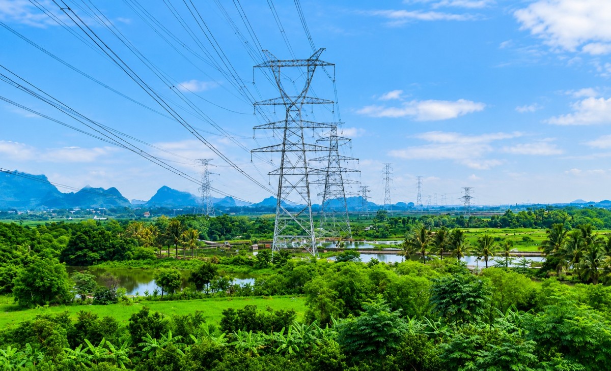 Đóng điện toàn tuyến đường dây 500/220 kV Nho Quan - Phủ Lý - Thường Tín Đóng điện toàn tuyến đường dây 500/220 kV Nho Quan - Phủ Lý - Thường Tín