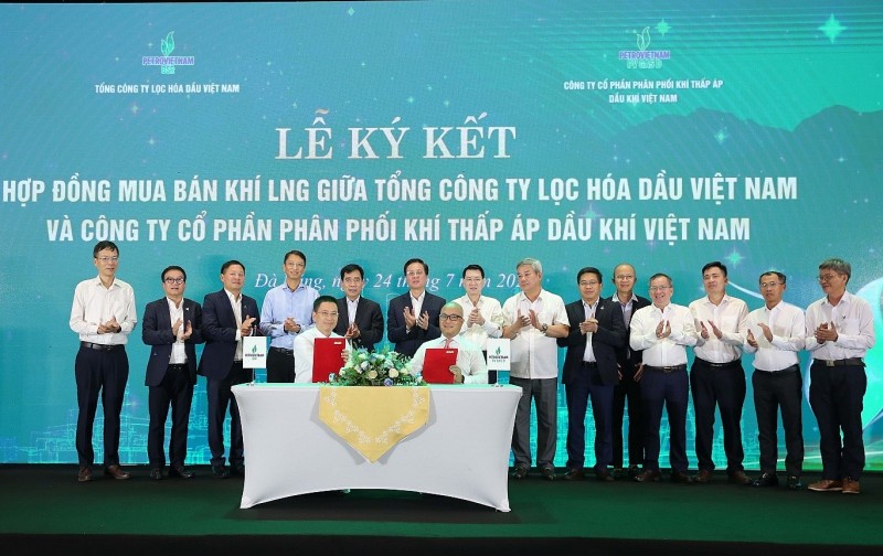 Tổng công ty Lọc hóa dầu Việt Nam và PV GAS D ký hợp đồng mua bán khí thiên nhiên hóa lỏng (LNG) Tổng công ty Lọc hóa dầu Việt Nam và PV GAS D ký hợp đồng mua bán khí thiên nhiên hóa lỏng (LNG)