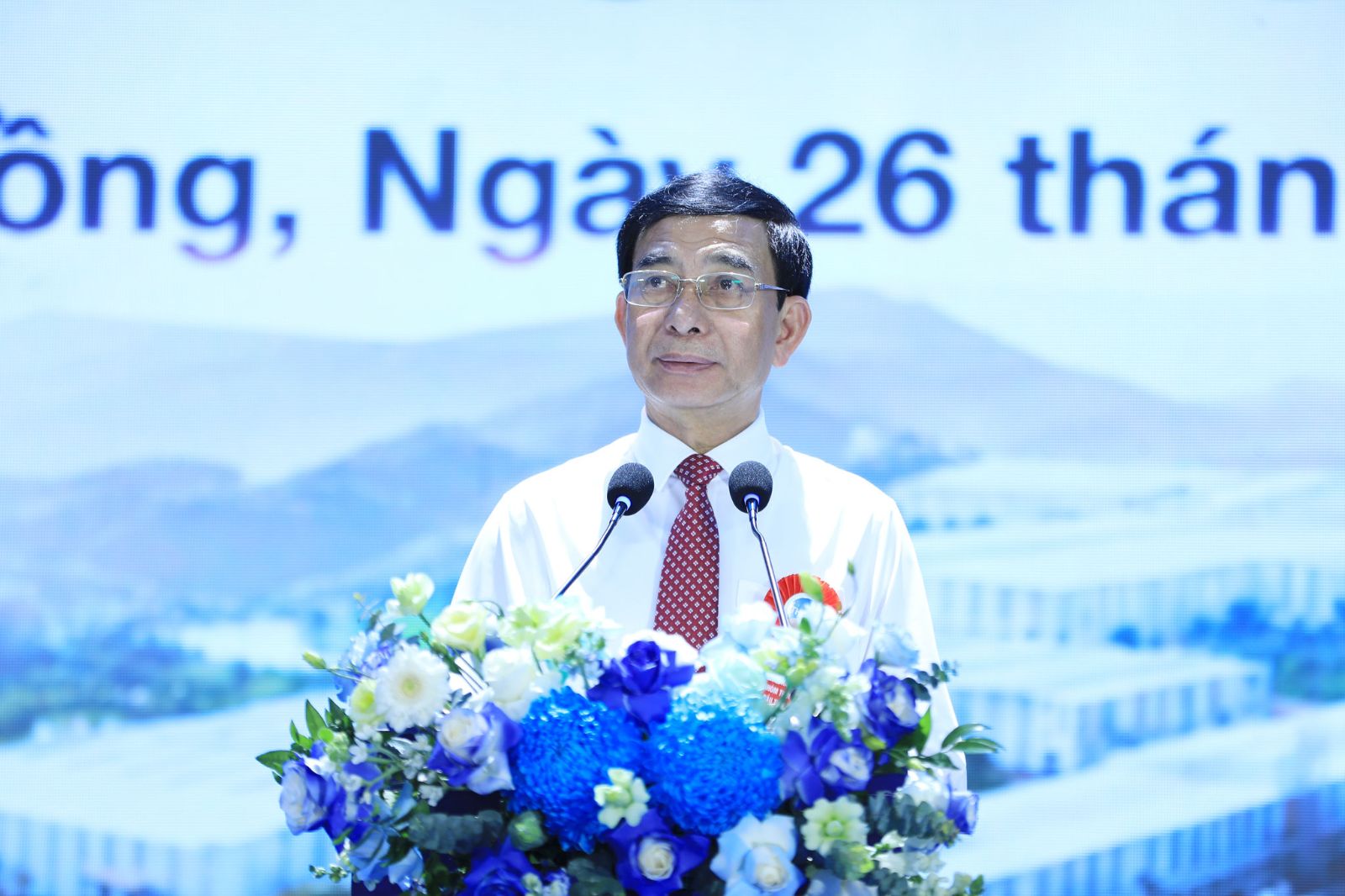Tập đoàn CN Than - Khoáng sản Việt Nam công bố sản phẩm nhôm thỏi đầu tiền của Việt Nam Tập đoàn CN Than - Khoáng sản Việt Nam công bố sản phẩm nhôm thỏi đầu tiền của Việt Nam