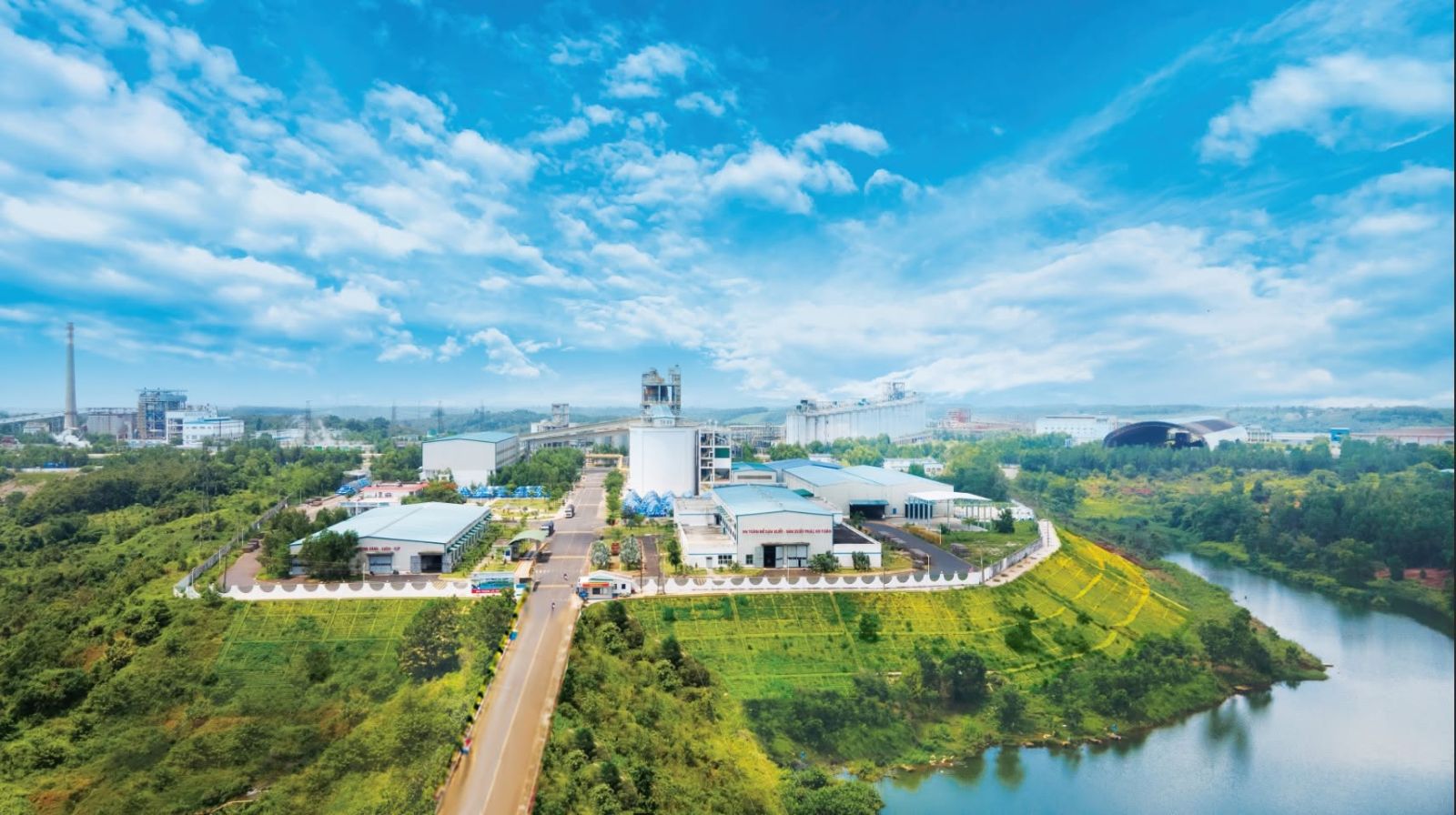 Tập đoàn CN Than - Khoáng sản Việt Nam công bố sản phẩm nhôm thỏi đầu tiền của Việt Nam Tập đoàn CN Than - Khoáng sản Việt Nam công bố sản phẩm nhôm thỏi đầu tiền của Việt Nam
