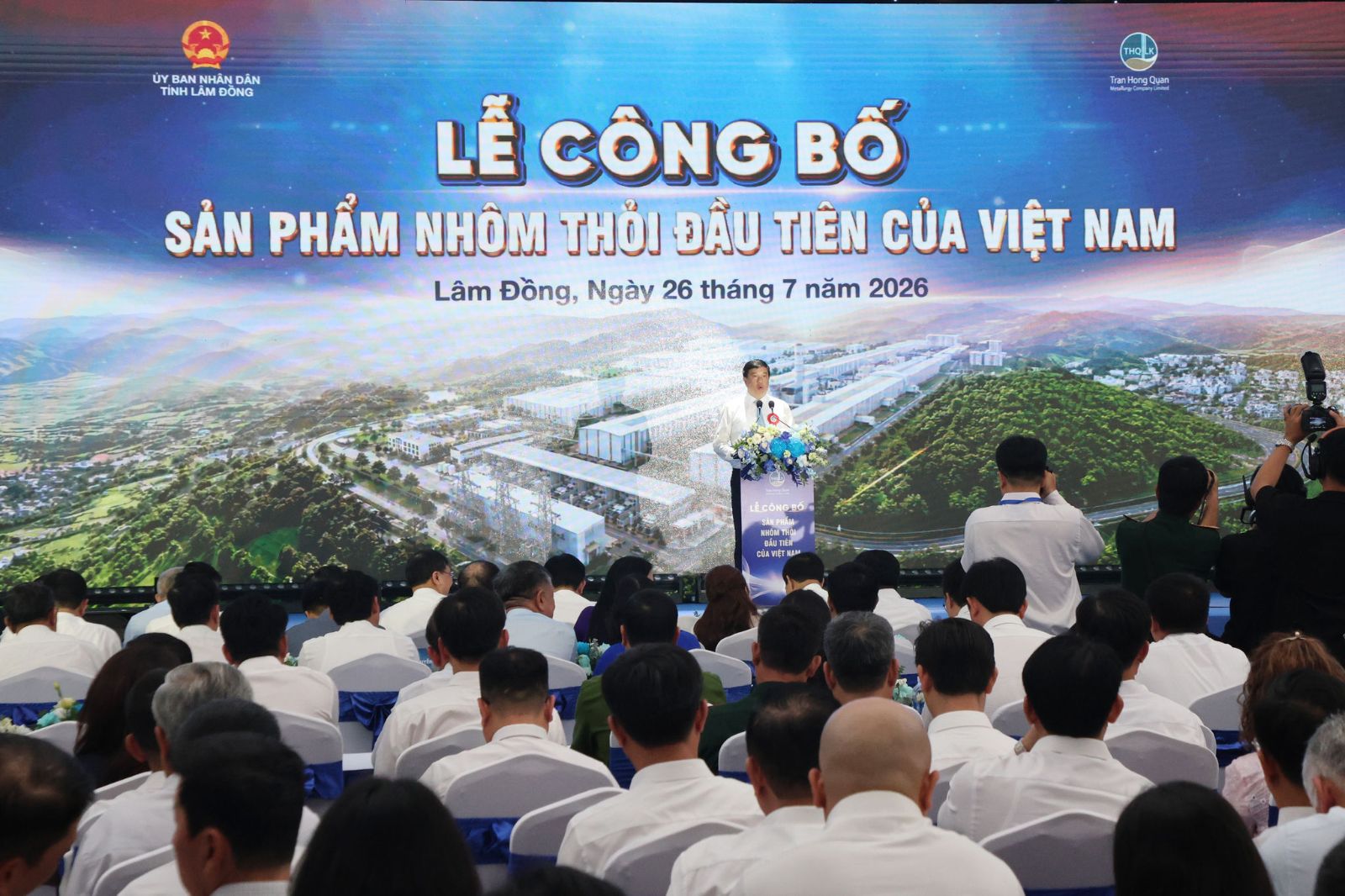 Tập đoàn CN Than - Khoáng sản Việt Nam công bố sản phẩm nhôm thỏi đầu tiền của Việt Nam Tập đoàn CN Than - Khoáng sản Việt Nam công bố sản phẩm nhôm thỏi đầu tiền của Việt Nam