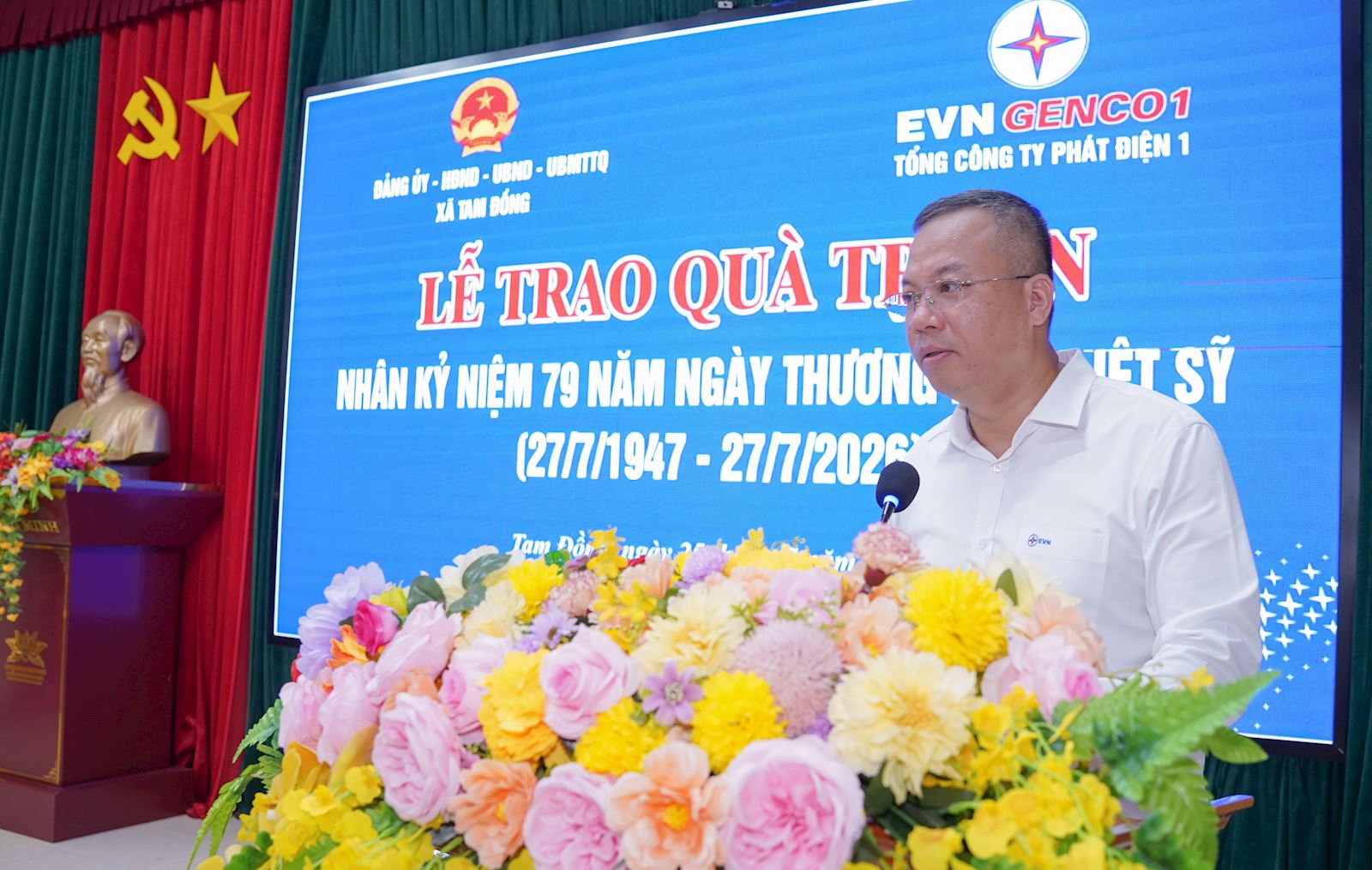 EVNGENCO1 trao tặng 200 suất quà tri ân gia đình chính sách tại xã Tam Đồng (Nghệ An)