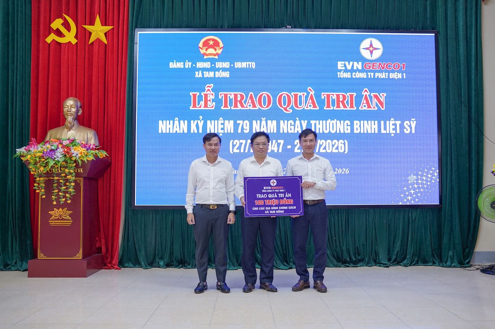 EVNGENCO1 trao tặng 200 suất quà tri ân gia đình chính sách tại xã Tam Đồng (Nghệ An)