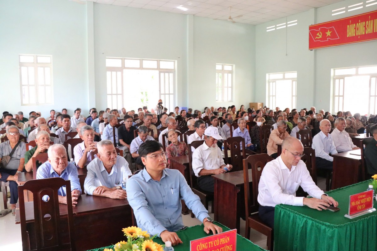 Công ty Nhiệt điện Vĩnh Tân trao 100 phần quà cho các gia đình chính sách tại xã Vĩnh Hảo (Lâm Đồng) Công ty Nhiệt điện Vĩnh Tân trao 100 phần quà cho các gia đình chính sách tại xã Vĩnh Hảo (Lâm Đồng)