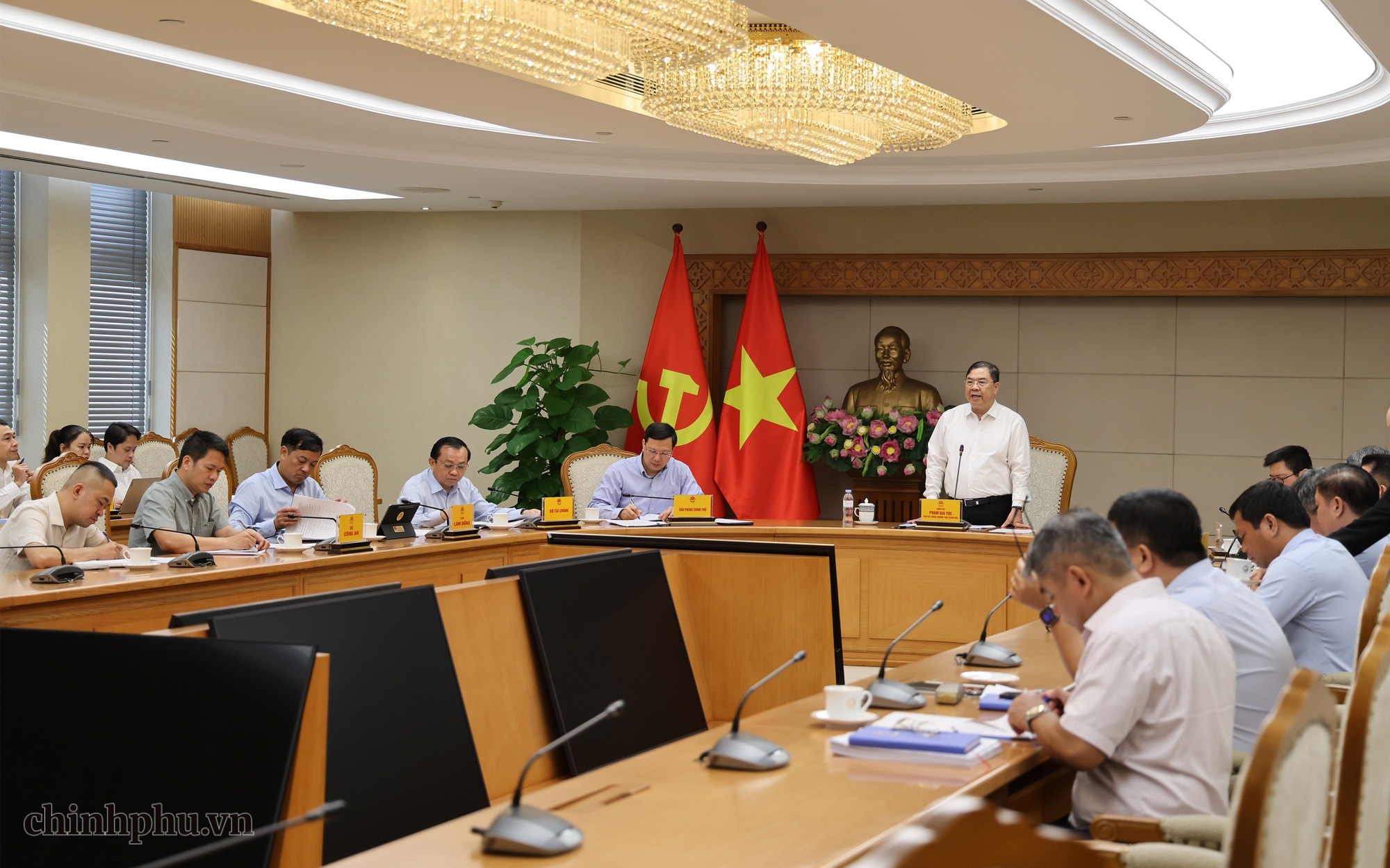 Government's Position on Resolving Wind Power Projects in Lam Dong Overlapping with Mineral Planning