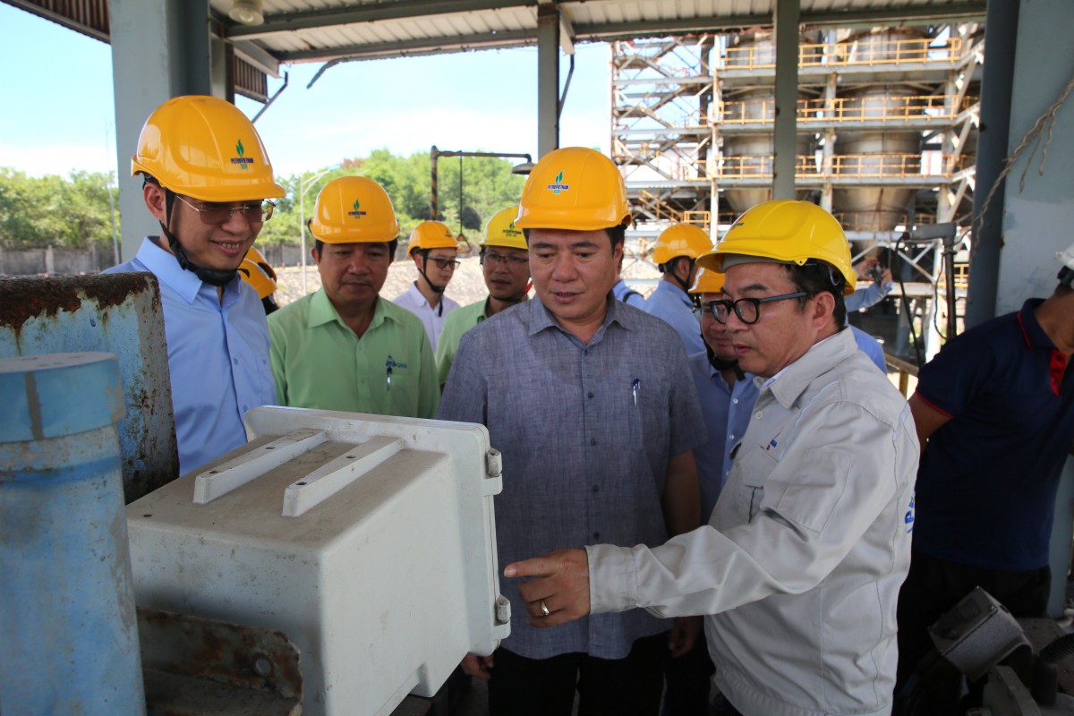 Lãnh đạo Bộ Công Thương làm việc tại Nhà máy Nhiên liệu sinh học Dung Quất Lãnh đạo Bộ Công Thương làm việc tại Nhà máy Nhiên liệu sinh học Dung Quất