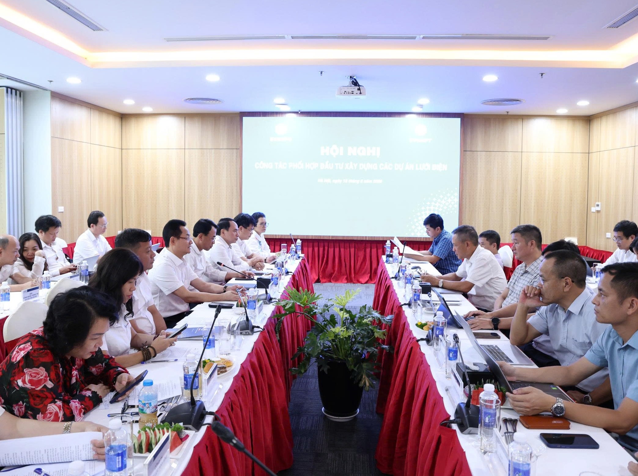 Hội nghị về công tác phối hợp đầu tư xây dựng giữa EVNNPC và EVNNPT
