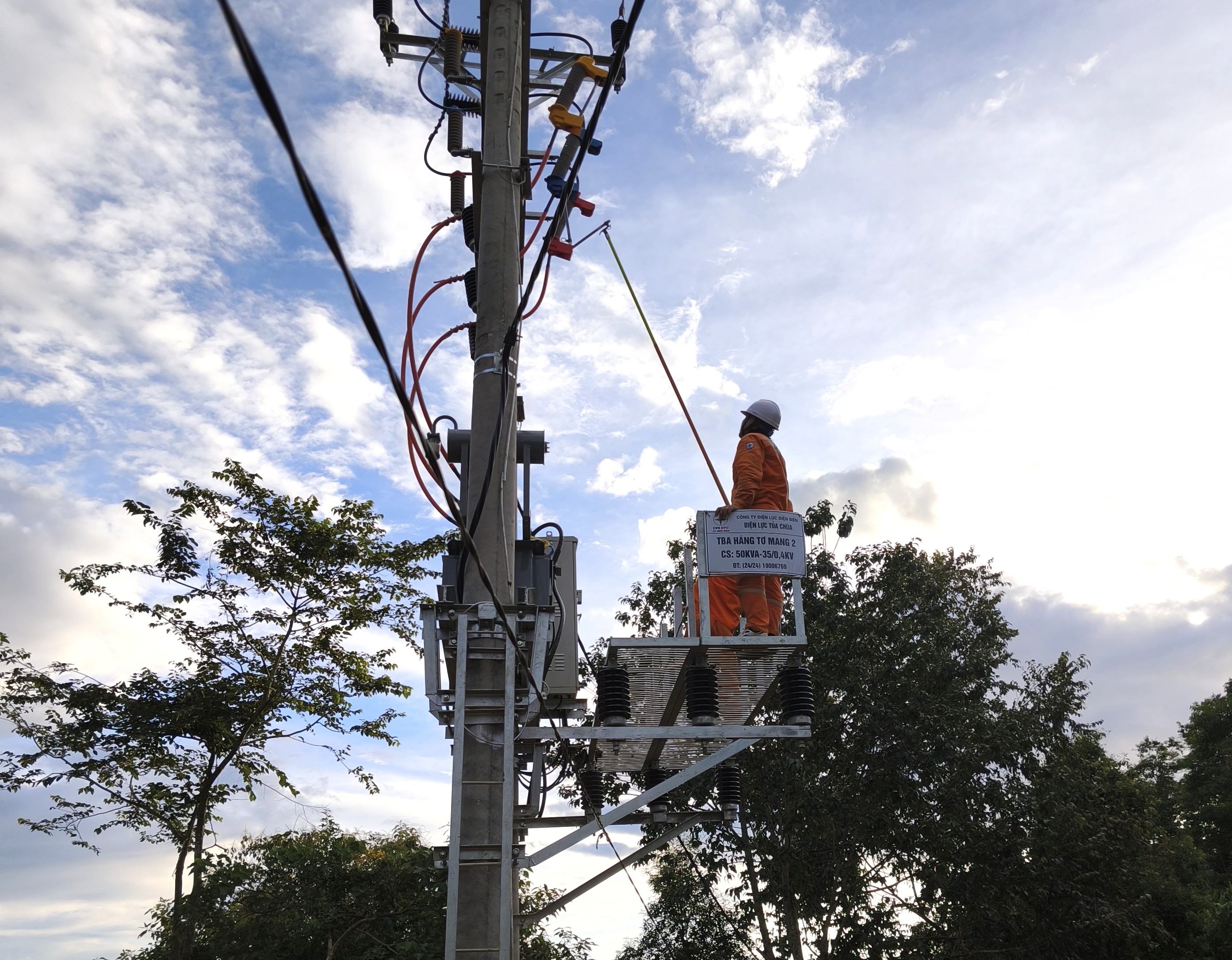 Đóng điện thành công 3 trạm biến áp thuộc chương trình “Bừng sáng Điện Biên” Đóng điện thành công 3 trạm biến áp thuộc chương trình “Bừng sáng Điện Biên”