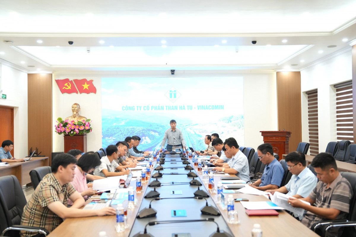 Lãnh đạo TKV kiểm tra sản xuất than lộ thiên và làm việc với Công ty CP Than Hà Tu Lãnh đạo TKV kiểm tra sản xuất than lộ thiên và làm việc với Công ty CP Than Hà Tu