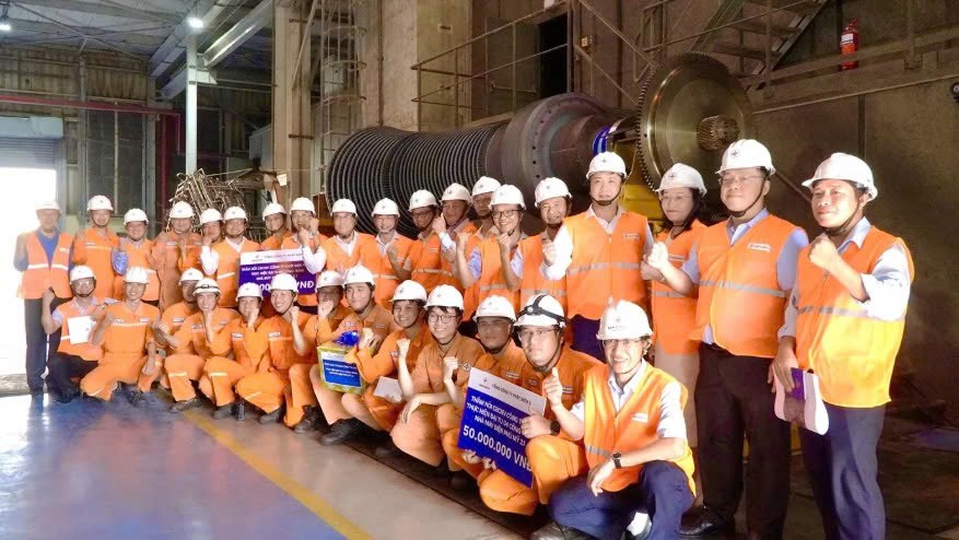 Tổng giám đốc EVNGENCO3 thăm hỏi người lao động thực hiện công trình đại tu tại Nhà máy điện Phú Mỹ 2.1