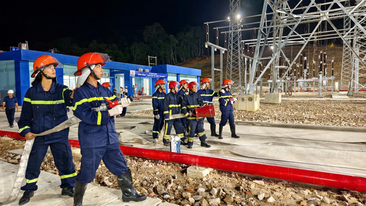 Đóng điện nghiệm thu công trình Trạm biến áp 220kV Phú Quốc Đóng điện nghiệm thu công trình Trạm biến áp 220kV Phú Quốc