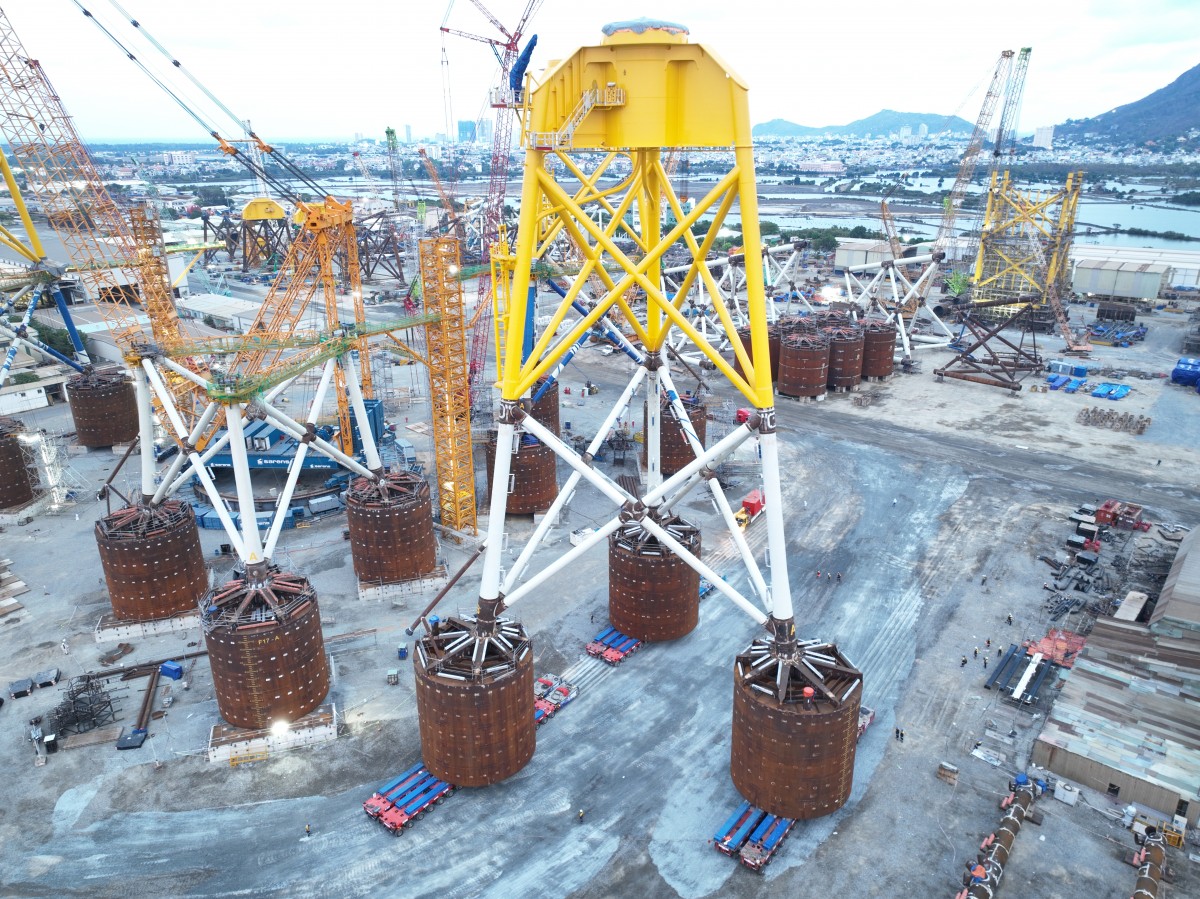Việt Nam muốn phát triển điện gió ngoài khơi, năng lực logistics cũng phải sẵn sàng Việt Nam muốn phát triển điện gió ngoài khơi, năng lực logistics cũng phải sẵn sàng