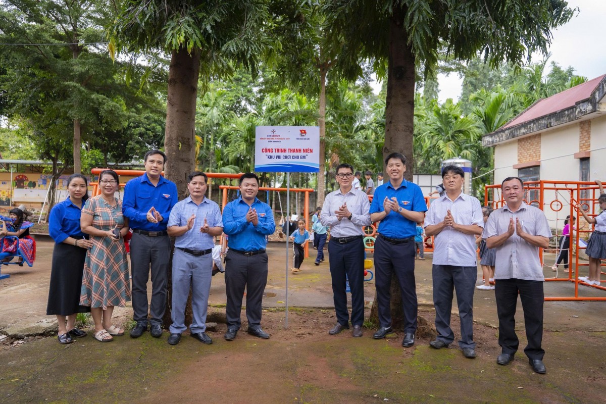 EVNGENCO3 bàn giao các công trình thanh niên, tặng quà học sinh có hoàn cảnh khó khăn tại  Đắk Lắk