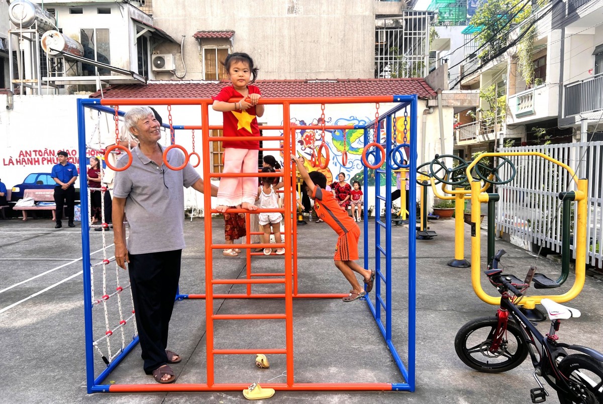 EVNGENCO3 bàn giao các công trình thanh niên, tặng quà học sinh có hoàn cảnh khó khăn tại  Đắk Lắk